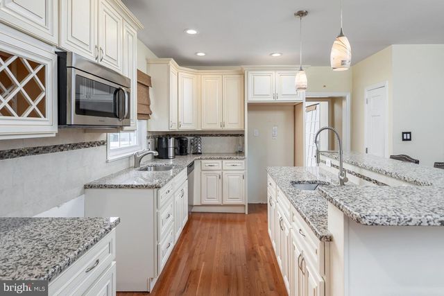 160 W HOLLY AVE, Pitman, NJ 08071