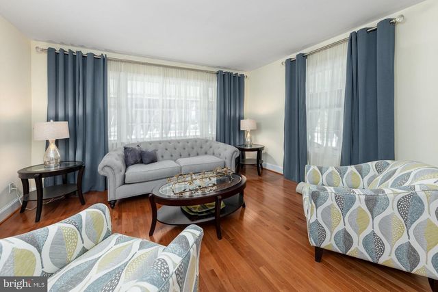 160 W HOLLY AVE, Pitman, NJ 08071