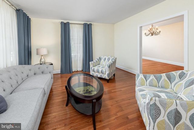 160 W HOLLY AVE, Pitman, NJ 08071