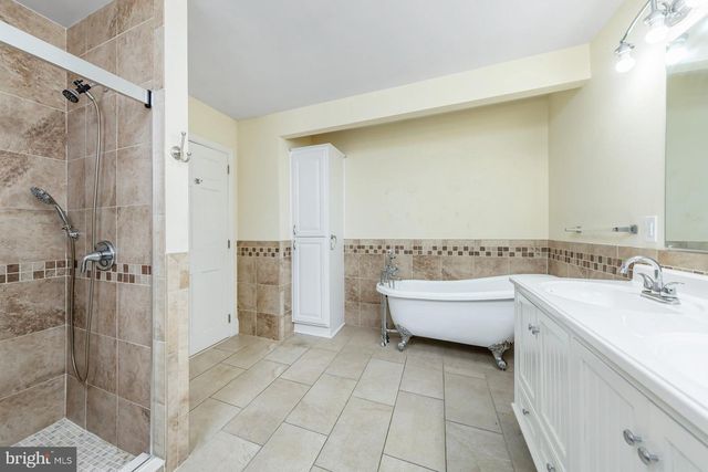 160 W HOLLY AVE, Pitman, NJ 08071