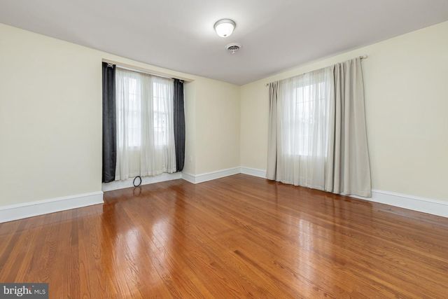 160 W HOLLY AVE, Pitman, NJ 08071