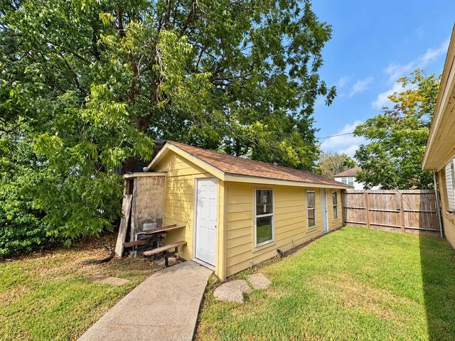 113 W Lobit Street, Baytown, TX 77520