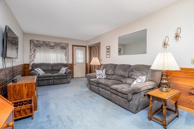52 Alice Ave, Fitchburg, MA 01420