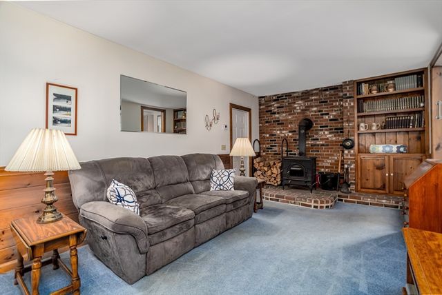 52 Alice Ave, Fitchburg, MA 01420