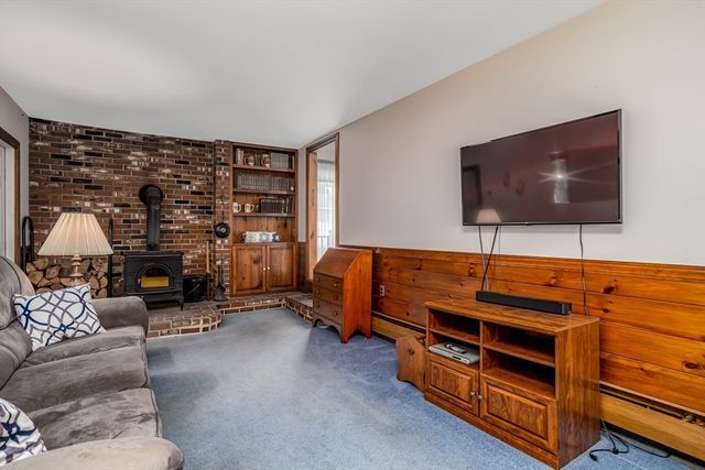 52 Alice Ave, Fitchburg, MA 01420