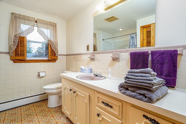 52 Alice Ave, Fitchburg, MA 01420