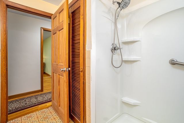 52 Alice Ave, Fitchburg, MA 01420