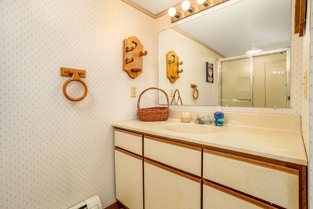 52 Alice Ave, Fitchburg, MA 01420