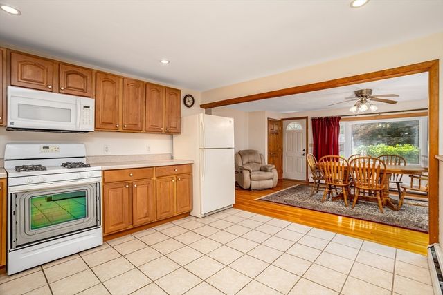 52 Alice Ave, Fitchburg, MA 01420