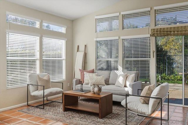 2385 Amber Oak Ln, Escondido, CA 92027