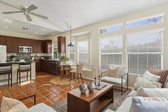 2385 Amber Oak Ln, Escondido, CA 92027
