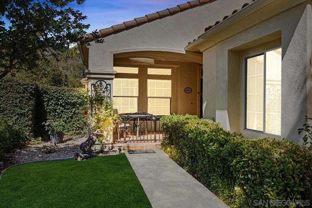 2385 Amber Oak Ln, Escondido, CA 92027