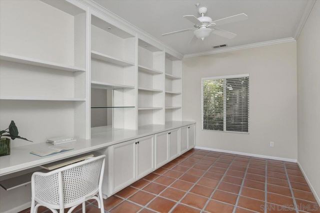 2385 Amber Oak Ln, Escondido, CA 92027