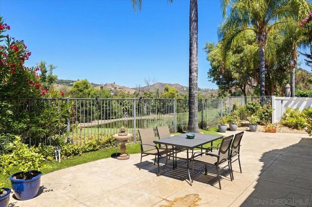 2385 Amber Oak Ln, Escondido, CA 92027