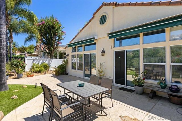 2385 Amber Oak Ln, Escondido, CA 92027