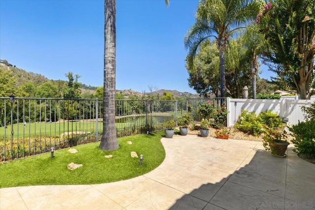 2385 Amber Oak Ln, Escondido, CA 92027