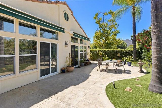 2385 Amber Oak Ln, Escondido, CA 92027
