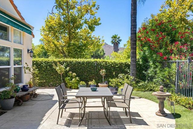2385 Amber Oak Ln, Escondido, CA 92027