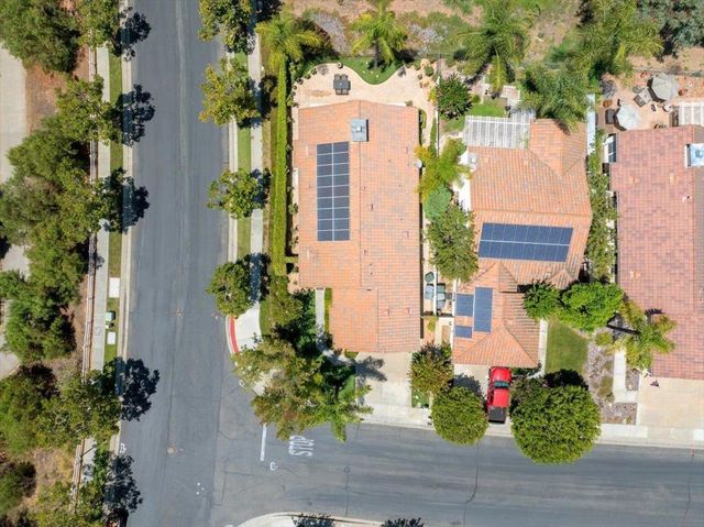 2385 Amber Oak Ln, Escondido, CA 92027