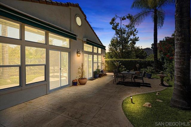 2385 Amber Oak Ln, Escondido, CA 92027