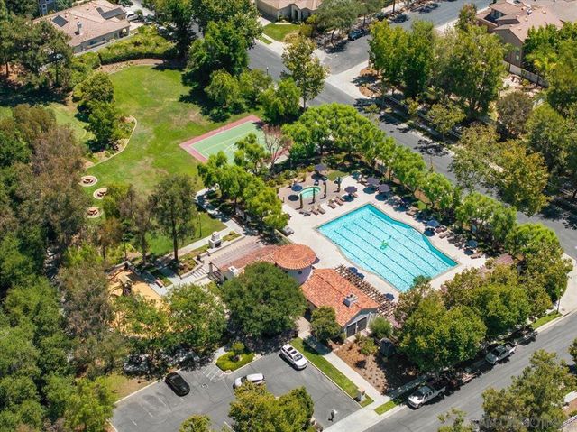 2385 Amber Oak Ln, Escondido, CA 92027