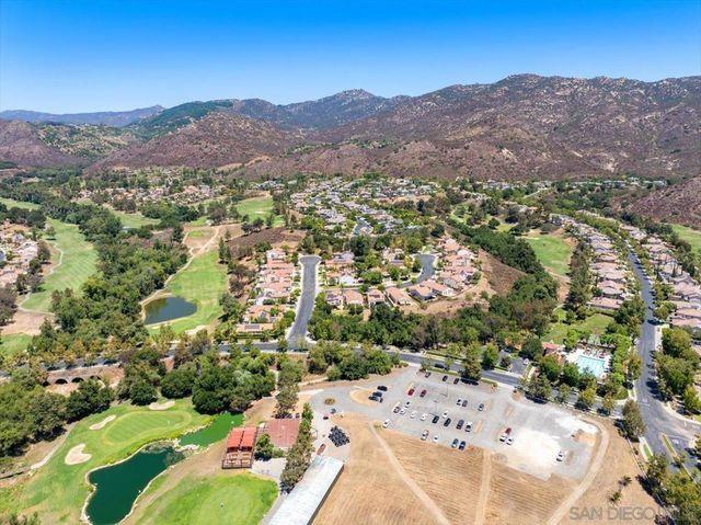 2385 Amber Oak Ln, Escondido, CA 92027