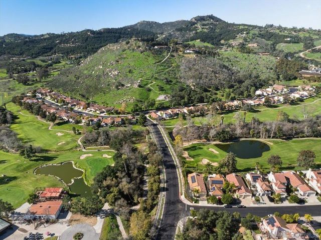 2385 Amber Oak Ln, Escondido, CA 92027