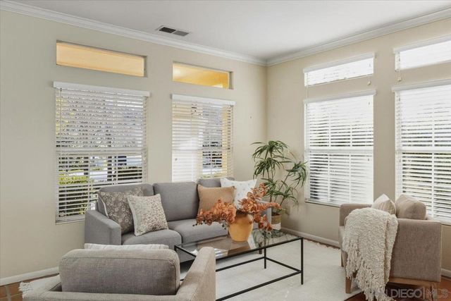 2385 Amber Oak Ln, Escondido, CA 92027