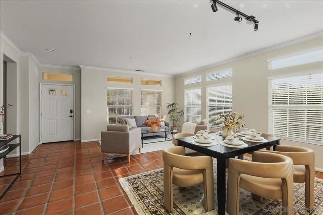 2385 Amber Oak Ln, Escondido, CA 92027