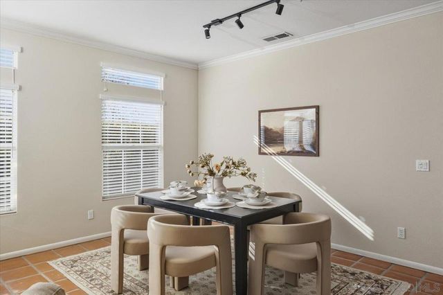 2385 Amber Oak Ln, Escondido, CA 92027