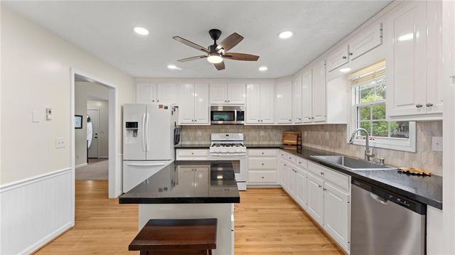 1086 Fieldstone Drive, Canton, GA 30114