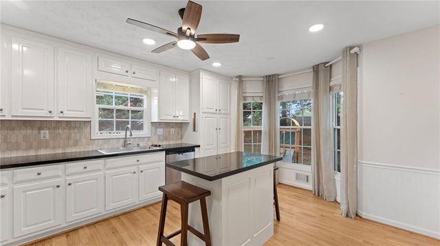 1086 Fieldstone Drive, Canton, GA 30114