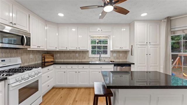 1086 Fieldstone Drive, Canton, GA 30114