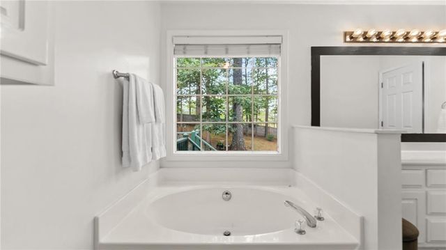 1086 Fieldstone Drive, Canton, GA 30114