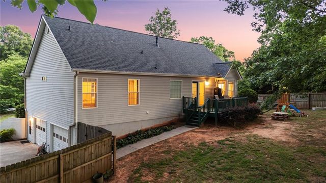 1086 Fieldstone Drive, Canton, GA 30114