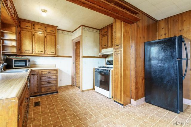 2470 Center Street, Granite City, IL 62040