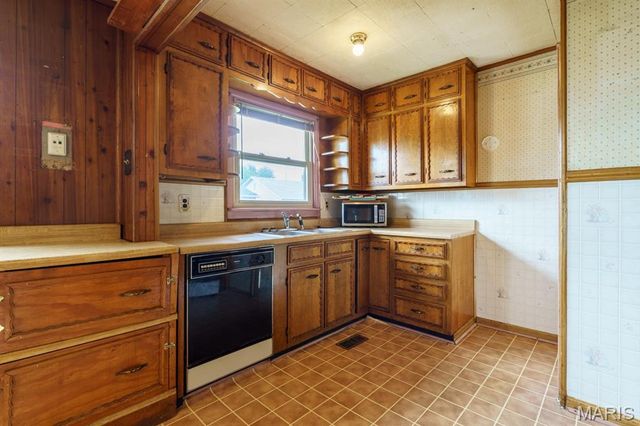 2470 Center Street, Granite City, IL 62040