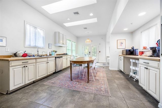 728 E UNIVERSITY AVENUE, Gainesville, FL 32601