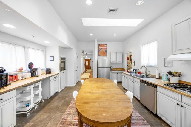 728 E UNIVERSITY AVENUE, Gainesville, FL 32601