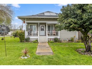 245 L St, Riddle, OR 97469