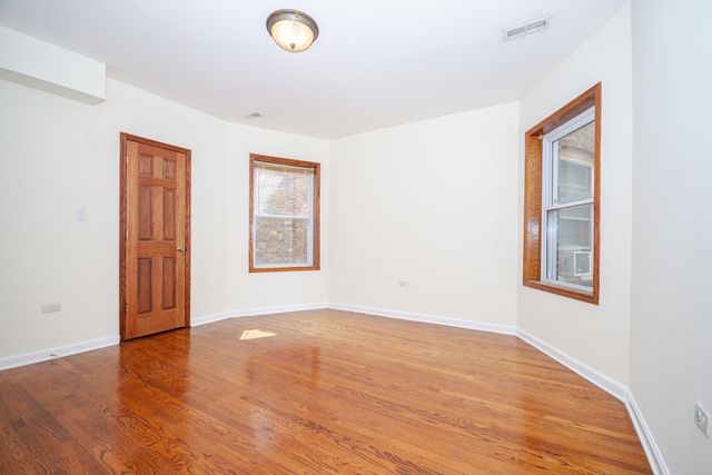 7554 N Claremont Avenue 2, Chicago, IL 60645