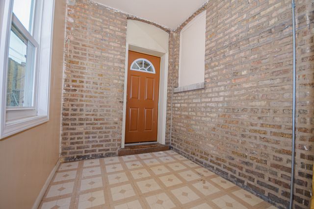 7554 N Claremont Avenue 2, Chicago, IL 60645