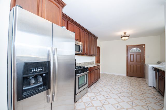 7554 N Claremont Avenue 2, Chicago, IL 60645