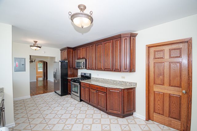 7554 N Claremont Avenue 2, Chicago, IL 60645