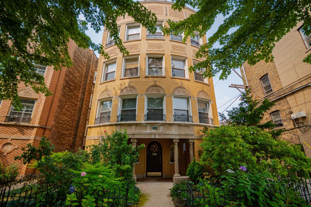 7554 N Claremont Avenue 2, Chicago, IL 60645