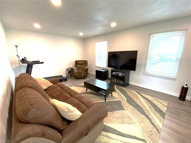 5625 Banbury CT, Virginia Beach, VA 23462