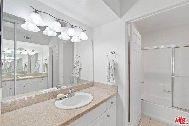 5530 Owensmouth Avenue 316, Woodland Hills (los Angeles), CA 91367