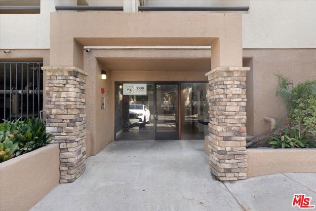 5530 Owensmouth Avenue 316, Woodland Hills (los Angeles), CA 91367