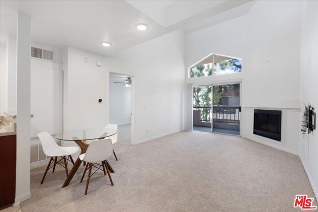 5530 Owensmouth Avenue 316, Woodland Hills (los Angeles), CA 91367