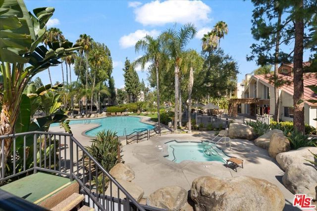 5530 Owensmouth Avenue 316, Woodland Hills (los Angeles), CA 91367